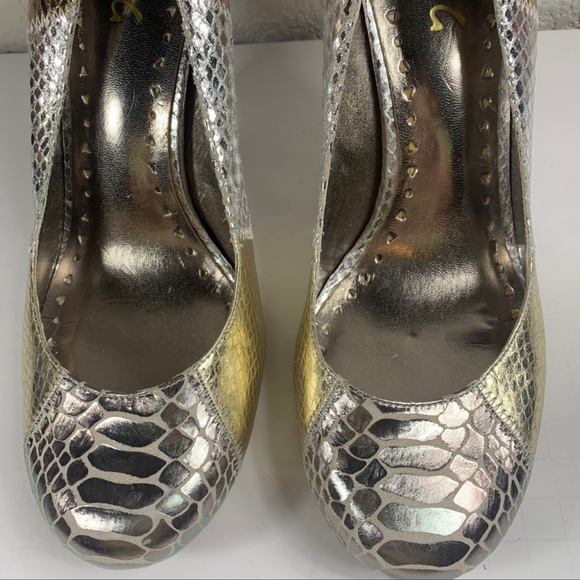 BCBG Paris silver gold snake skin leather heels round toe disco size 8 - Picture 2 of 11
